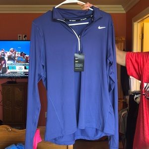 NWT Nike half zip. Size XL.